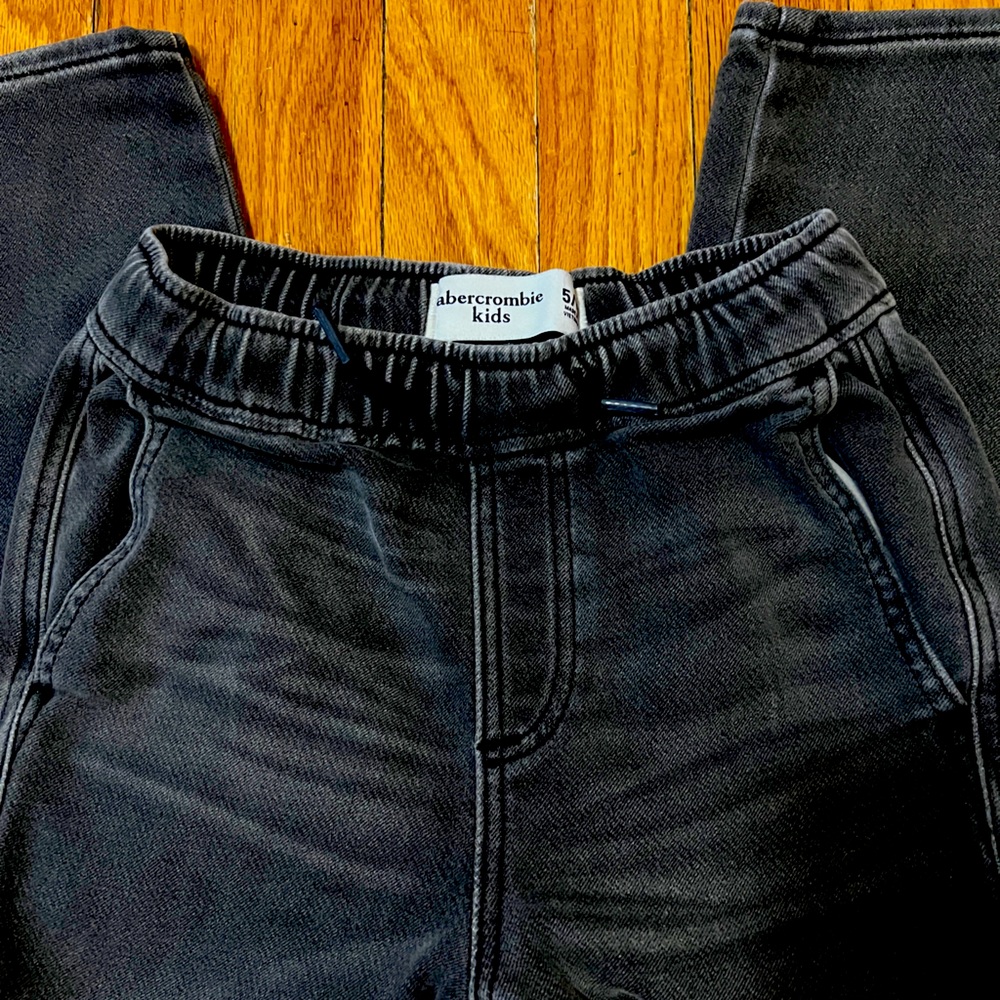 Abercrombie boys 5-6 pull up pants